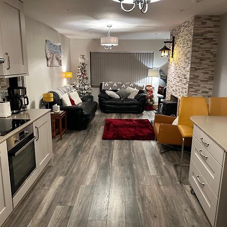 Harmony House Enclosed Property Near Beach And Lake Tramore Exterior foto